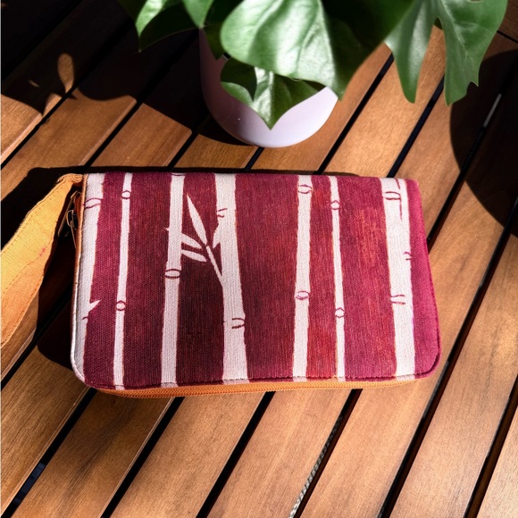 Revive Fair Trade Handbags - Revive Fair Trade wristlet